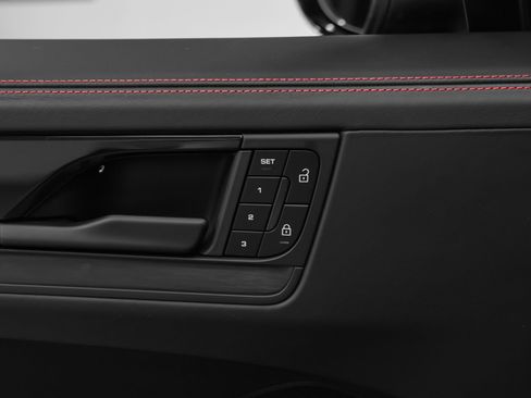 Certified 2025 Porsche Cayenne GTS AWD/4WD image 33