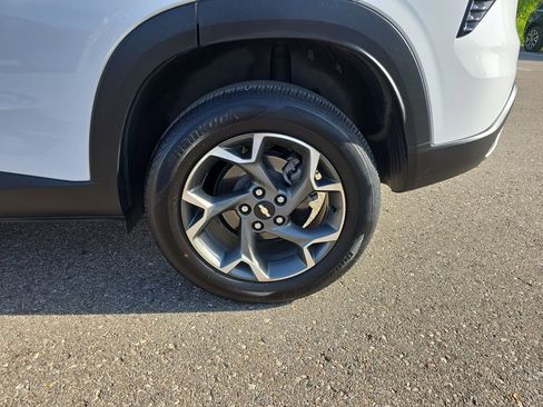 Used 2024 Chevrolet Trax LT FWD image 35
