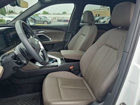 Certified 2025 Audi Q5 Premium w/ Convenience Package AWD/4WD image 3