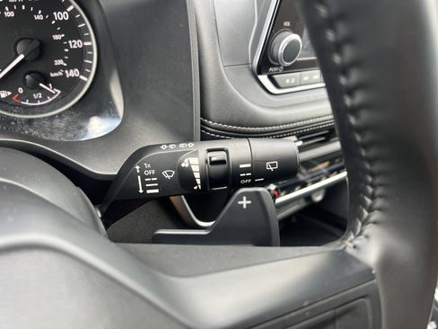 Certified 2025 Nissan Rogue SV AWD/4WD image 12