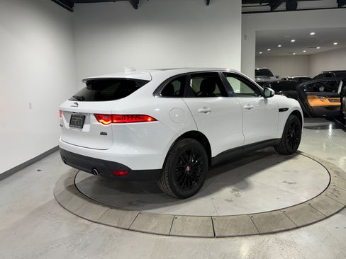 Used 2019 Jaguar F-PACE Prestige image 14