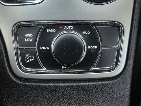 Used 2019 Jeep Grand Cherokee Limited image 14