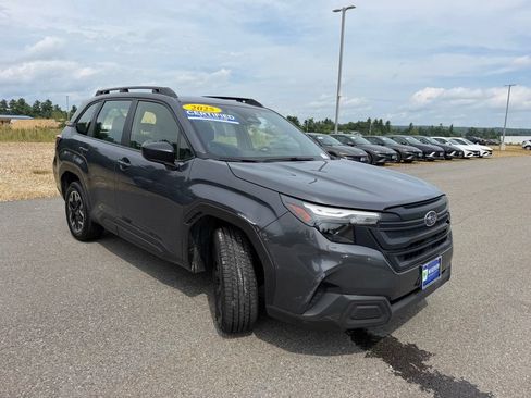 Used 2025 Subaru Forester AWD/4WD image 4