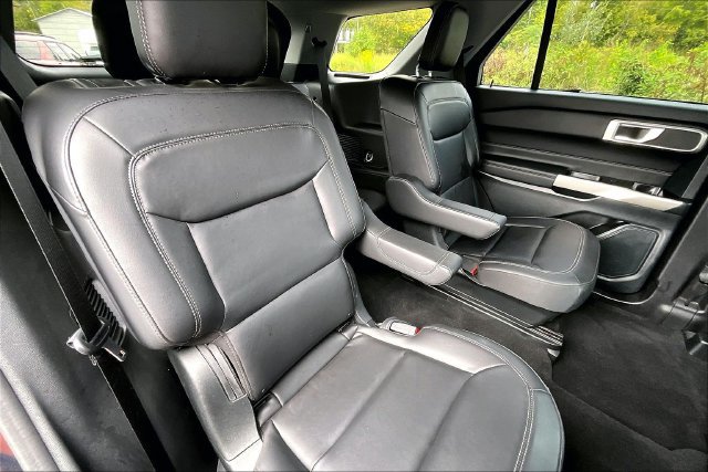 Used 2023 Ford Explorer XLT w/ Equipment Group 202A AWD/4WD image 28
