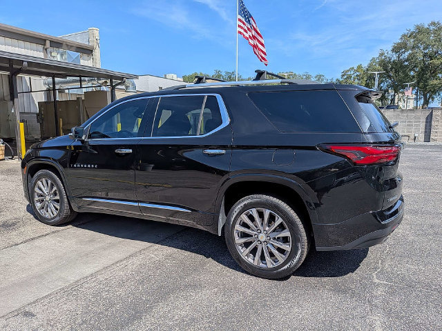 Used 2023 Chevrolet Traverse Premier FWD image 3