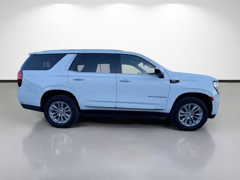 Used 2023 GMC Yukon SLT AWD/4WD image 2