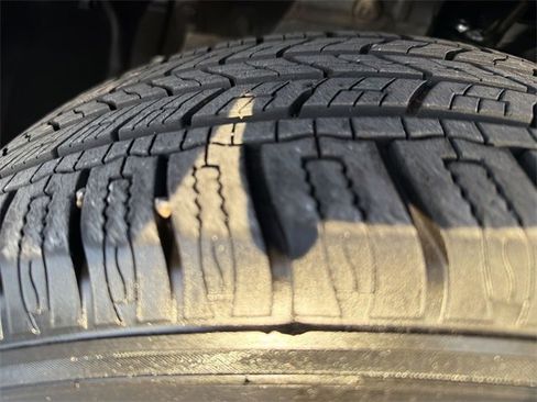 Used 2023 Nissan Rogue SV image 33