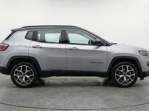 Used 2025 Jeep Compass Limited image 11