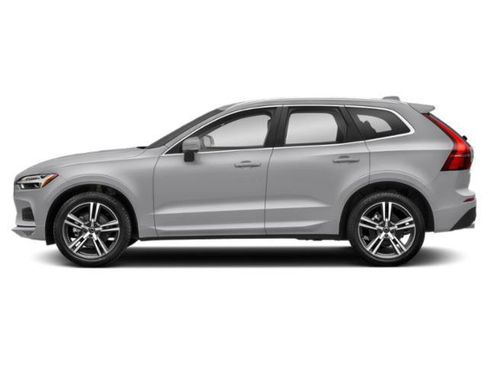 Used 2021 Volvo XC60 T5 Momentum image 3