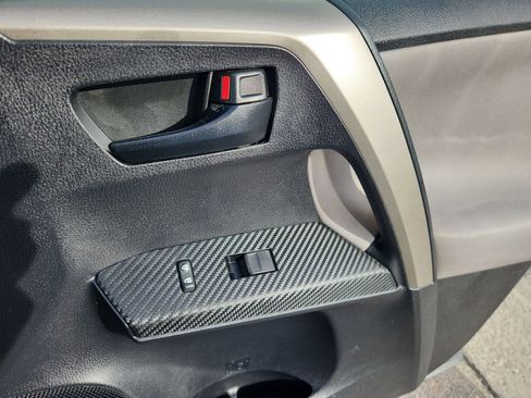 Used 2014 Toyota RAV4 LE image 18