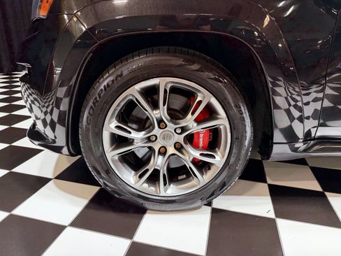 Used 2014 Jeep Grand Cherokee SRT8 w/ Luxury Group II AWD/4WD image 32