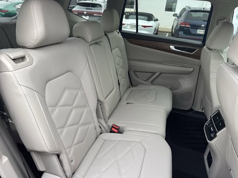 New 2026 Volkswagen Atlas SE image 28