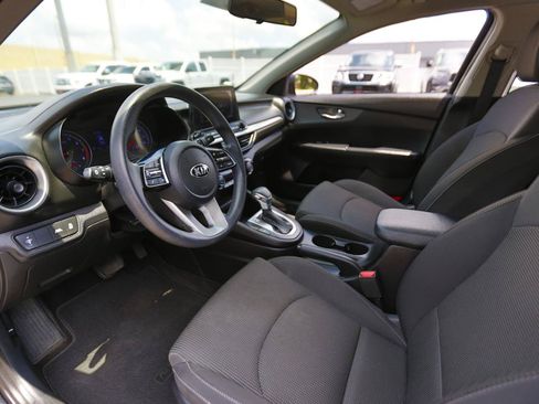 Used 2019 Kia Forte LXS FWD image 4