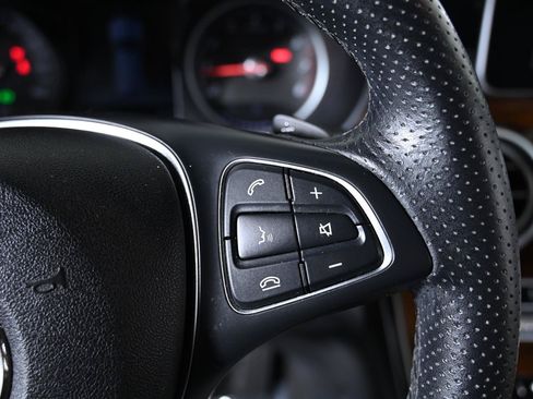 Used 2019 Mercedes-Benz GLC 300 4MATIC image 10
