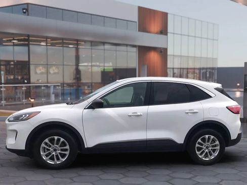 Used 2022 Ford Escape SE image 8