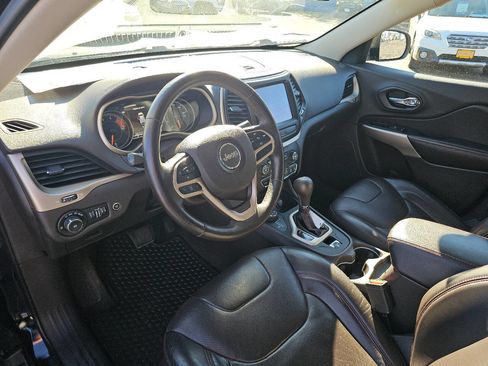 Used 2017 Jeep Cherokee Trailhawk image 12