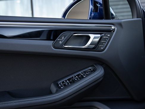 Certified 2026 Porsche Macan image 22