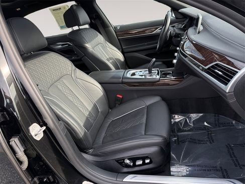 Used 2021 BMW 745e xDrive 745e xDrive w/ M Sport Package image 15