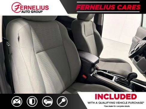 Used 2018 Toyota Tacoma SR5 AWD/4WD image 28