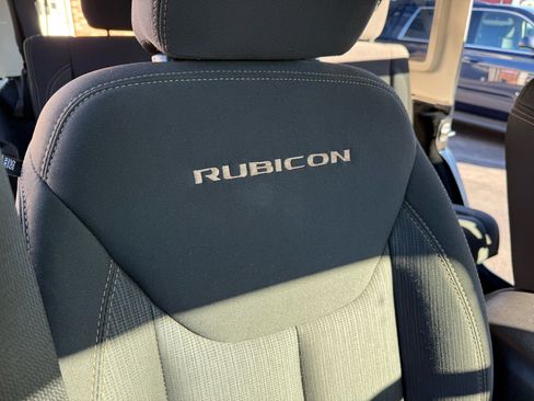 Used 2018 Jeep Wrangler Unlimited Rubicon w/ Connectivity Group image 31