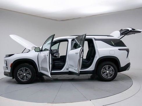New 2026 Chevrolet Traverse LT w/ Enhanced Driving Package FWD image 18