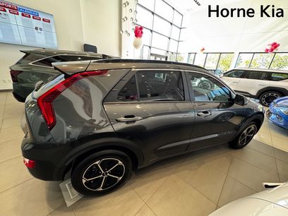 New 2025 Kia Niro LX