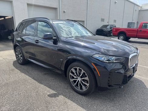 Certified 2025 BMW X5 xDrive40i w/ M Sport Package AWD/4WD image 7