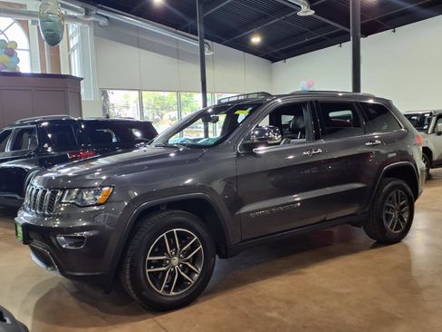 Used 2018 Jeep Grand Cherokee Limited image 3