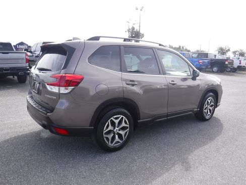 Used 2020 Subaru Forester Premium image 2