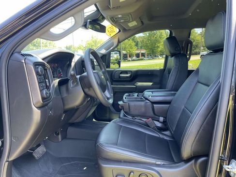 Used 2025 Chevrolet Silverado 2500 Custom w/ Custom Value Package AWD/4WD image 4