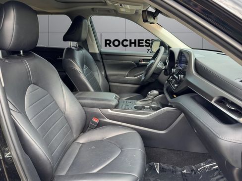 Used 2023 Toyota Highlander XLE AWD/4WD image 17
