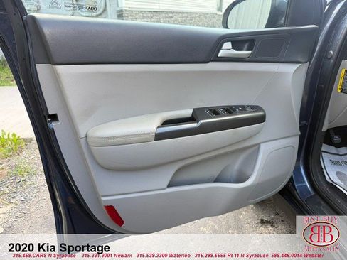 Used 2020 Kia Sportage LX AWD/4WD image 9