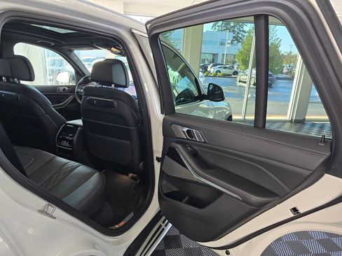 Used 2025 BMW X5 xDrive50e image 40
