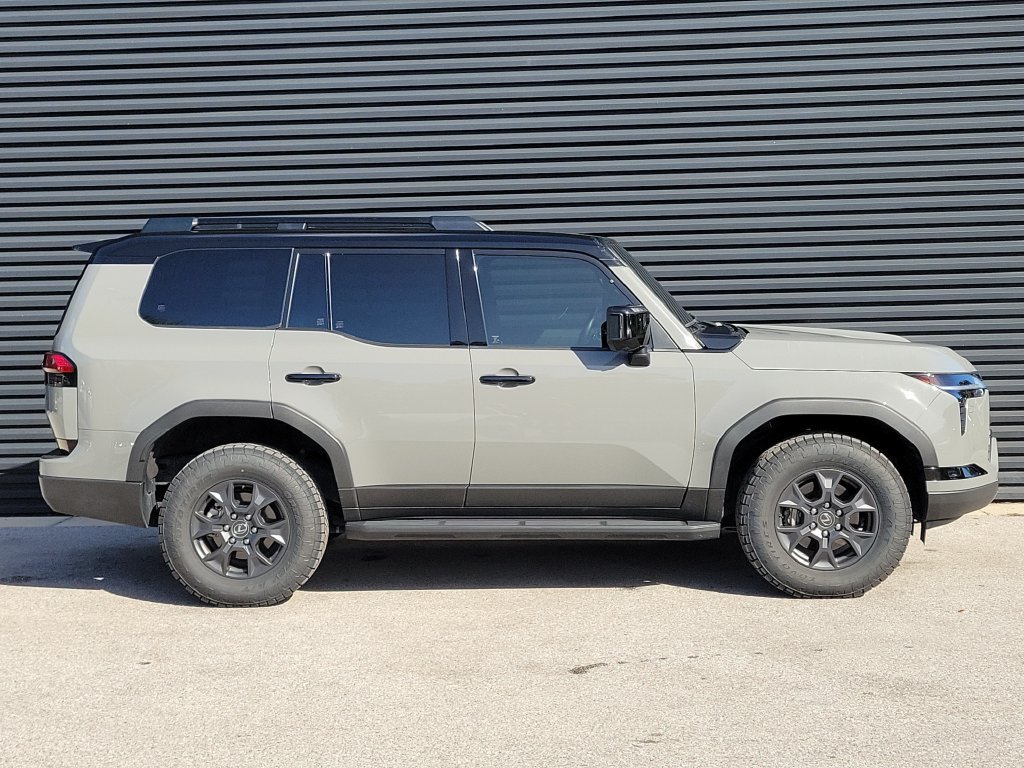 Used 2024 Lexus GX 550 AWD/4WD image 8
