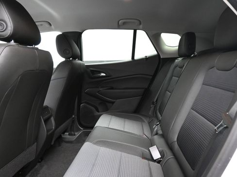 Certified 2025 Chevrolet Trax LT w/ Driver Confidence Package image 17