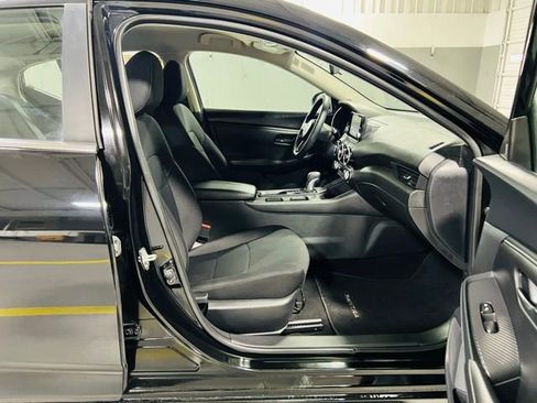 Used 2024 Nissan Sentra S FWD image 31