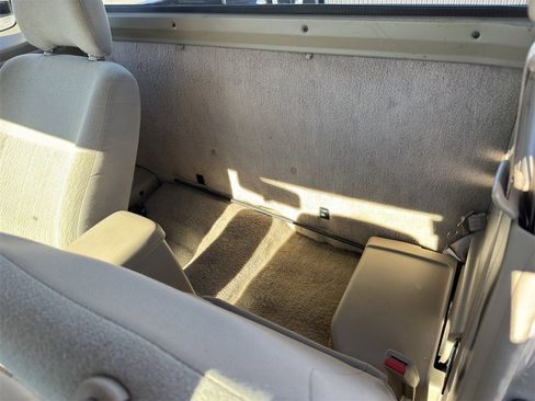 Used 1998 Nissan Frontier XE image 12