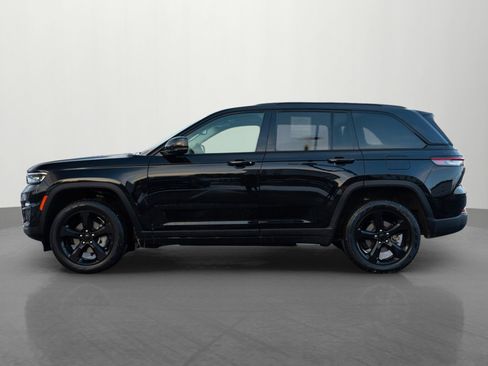 Used 2024 Jeep Grand Cherokee Limited w/ Black Appearance Package image 4