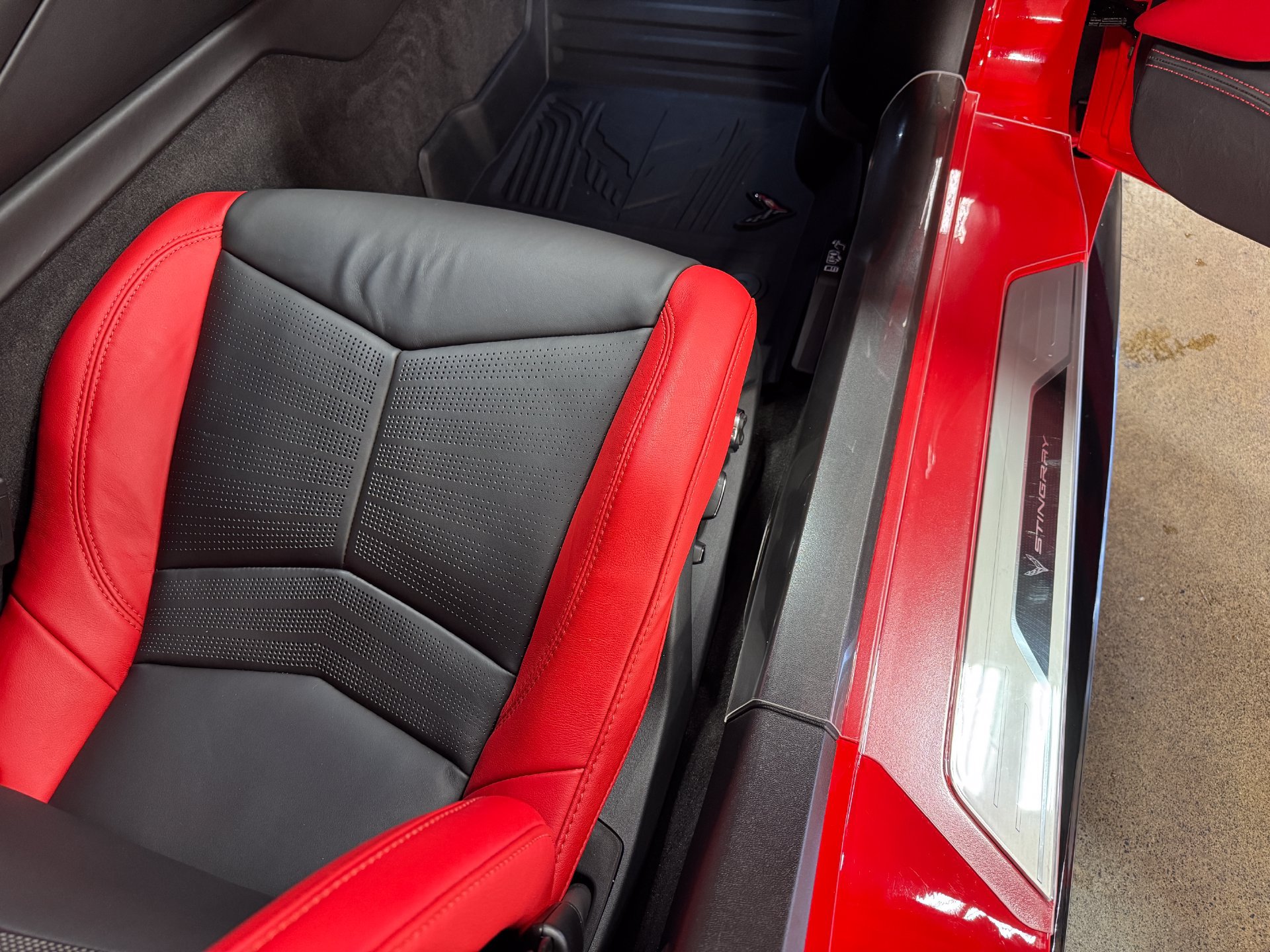 Used 2025 Chevrolet Corvette Stingray Premium Cpe w/ Z51 Performance Package RWD image 42