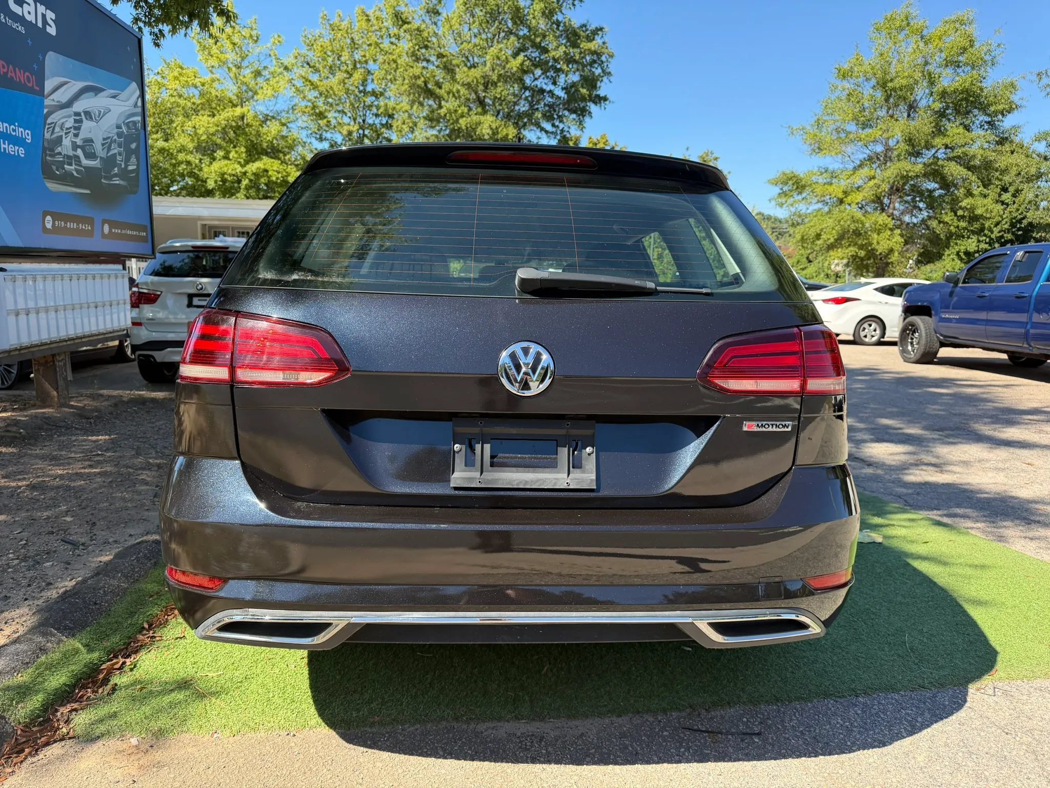 Used 2019 Volkswagen Golf S AWD/4WD image 2