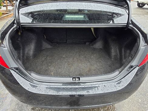 Used 2017 Toyota Corolla LE image 10