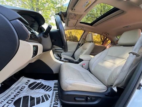 Used 2017 Honda Accord Touring image 44