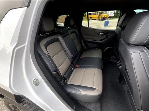 Used 2025 Chevrolet Equinox LT w/ Convenience Package II FWD image 24
