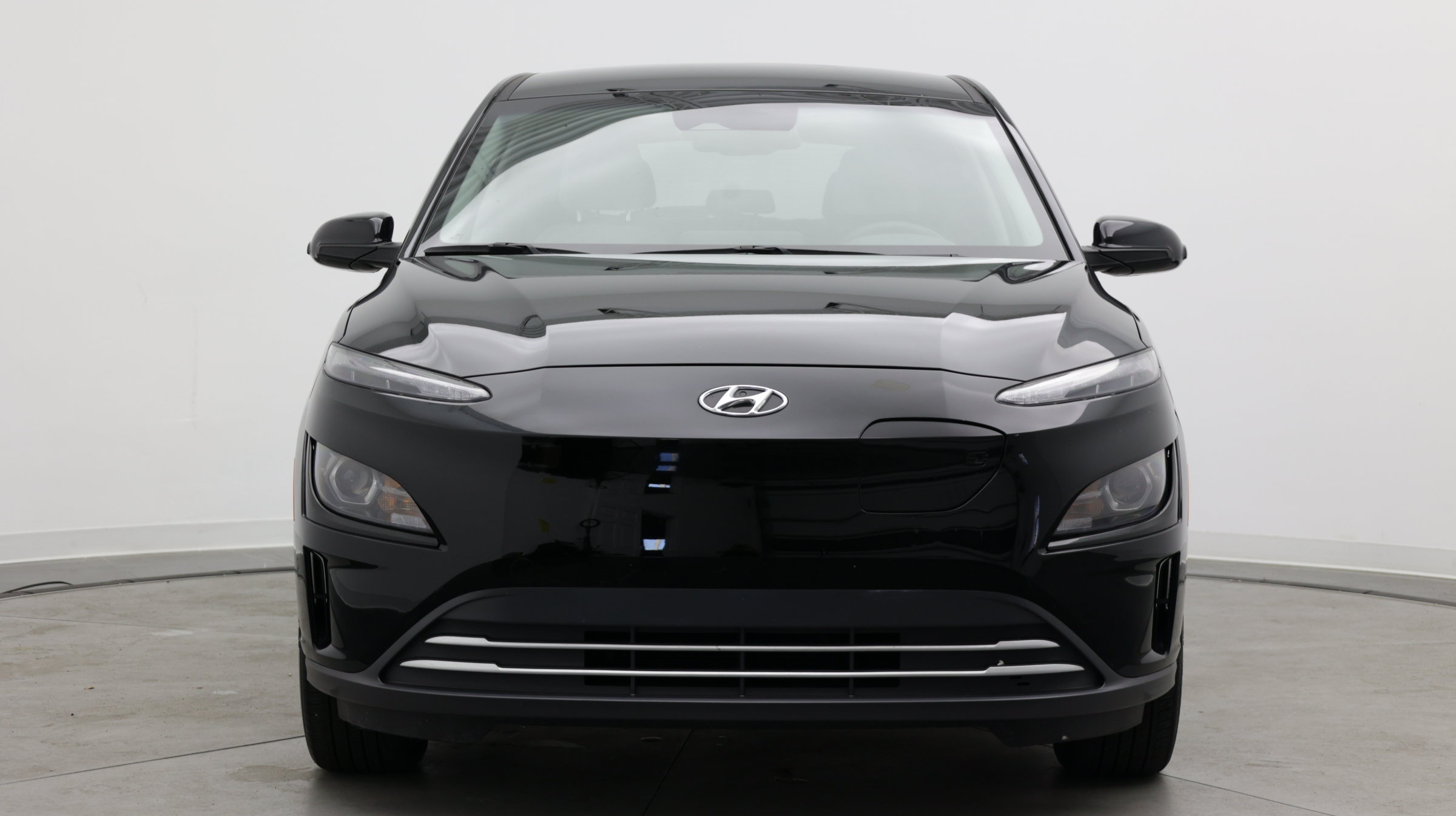 Used 2023 Hyundai Kona SE FWD image 2