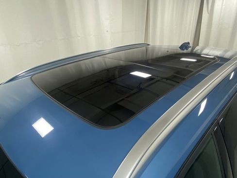 Used 2025 Volvo XC40 B5 Plus image 6