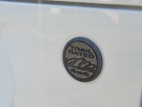 Used 2022 Jeep Gladiator Overland image 12