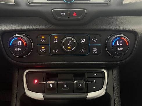 Used 2022 GMC Terrain SLE w/ Driver Convenience Package FWD image 25