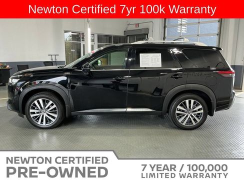 Used 2022 Nissan Pathfinder Platinum w/ Cargo Package FWD image 3
