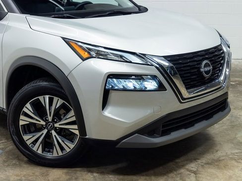 Used 2023 Nissan Rogue SV image 5