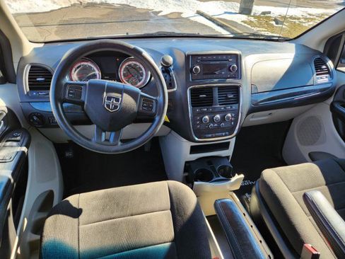 Used 2013 Dodge Grand Caravan SE image 4